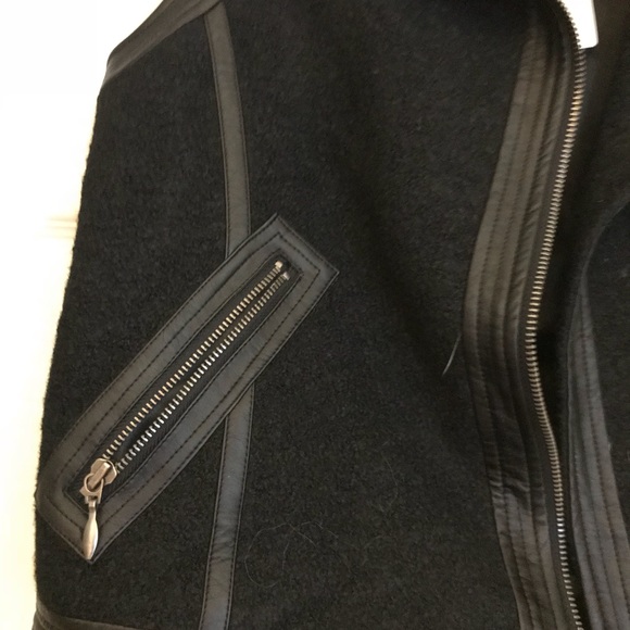 Jessica Simpson black motorcycle vest with fur - Picture 3 of 5